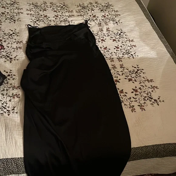 Silky black floerns dress with leg slit in the front brand new - Picture 3 of 6
